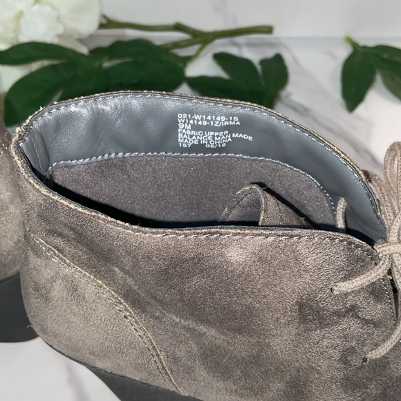 White Mountain Lace-up Oxford  Style Bootie Size 9M - Picture 11 of 17